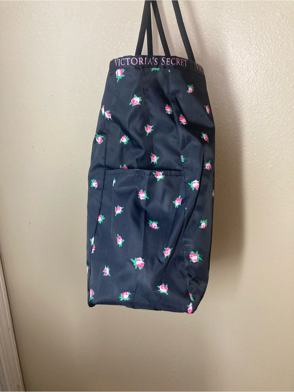 NWOT Victoria's Secret Reversible Tote Black & Pink Striped/Roses Side Pockets - Picture 4 of 5